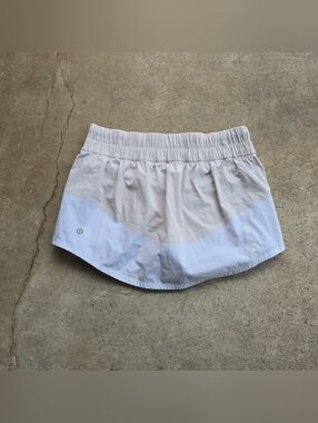 Lululemon Breeze By Skirt 4 Beige White Skort Sportswear Tennis Summer Glam